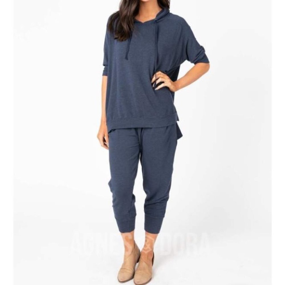 S/M/L/XL‎ Agnes & Dora Hooded Pullover C05